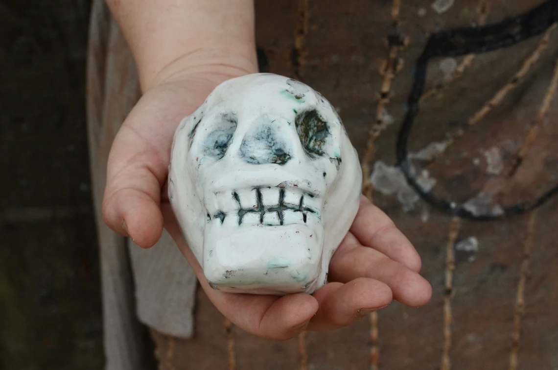 Skull Wall Vase - Image 2